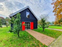 houten-gebouw-buitenzijde.jpg